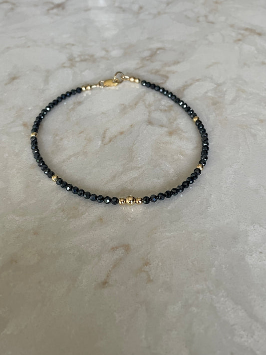 Black spinel anklet